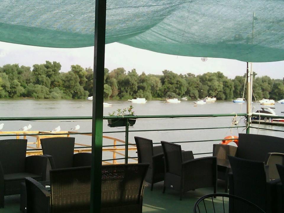 Splav Guest Hause Gusar Hotel เบลเกรด ภายนอก รูปภาพ