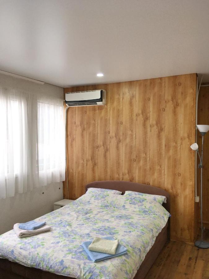 Splav Guest Hause Gusar Hotel เบลเกรด ภายนอก รูปภาพ